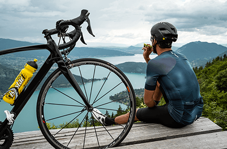 Jak włączyć batony energetyczne do planu żywieniowego, aby poprawić wyniki w kolarstwie?